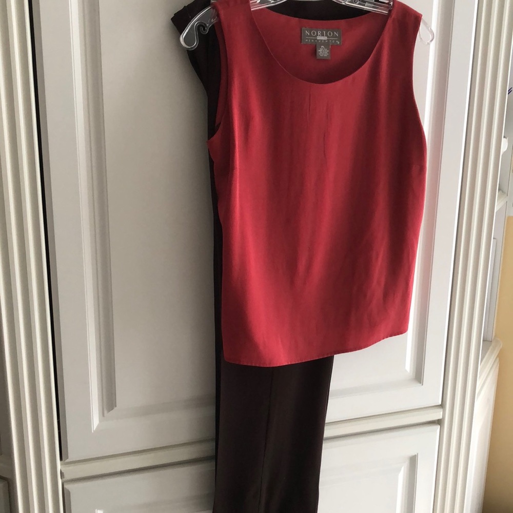 🌺2-piece Silk Norton McNaughton tank & high waist straight leg petite pants set